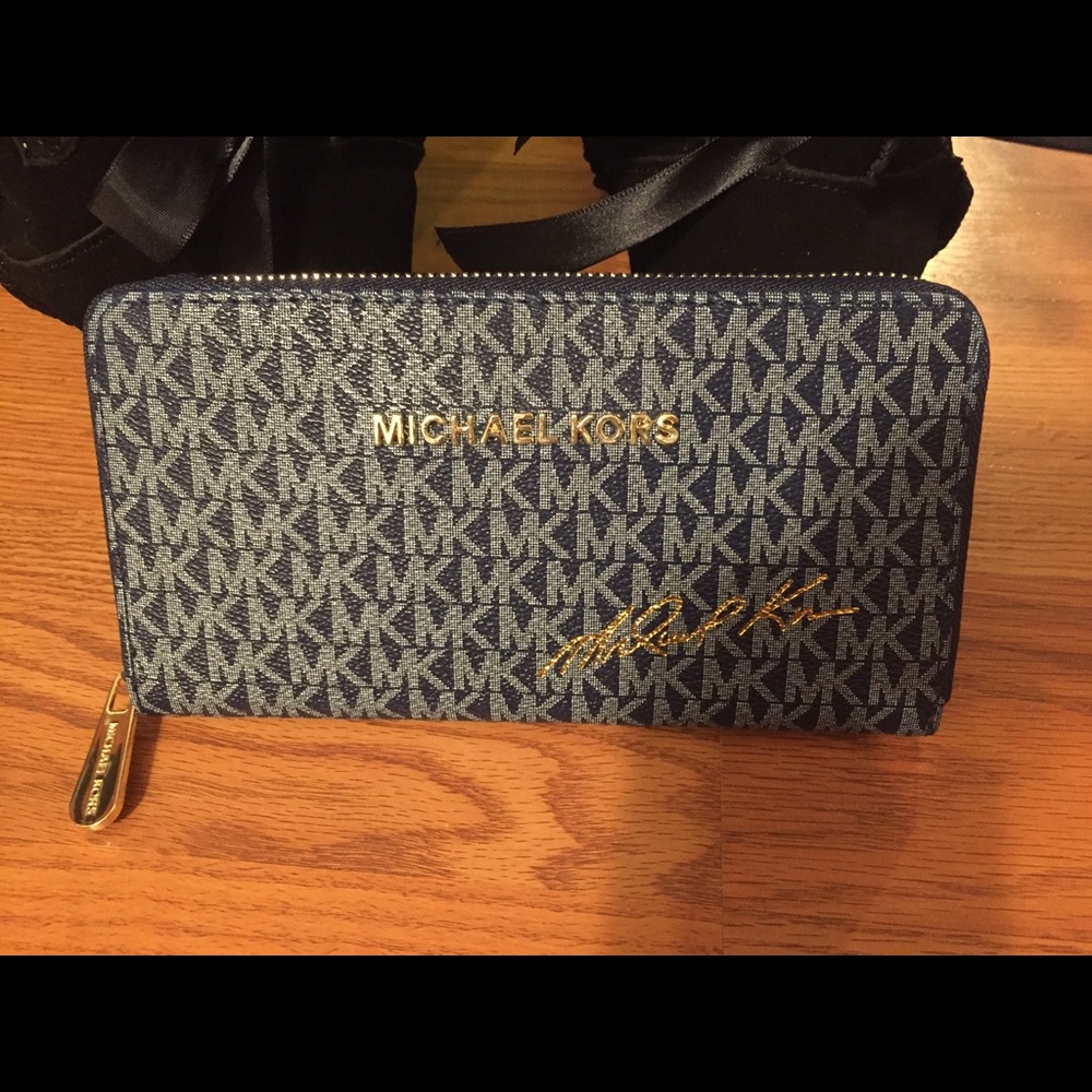 Michael kors wallet